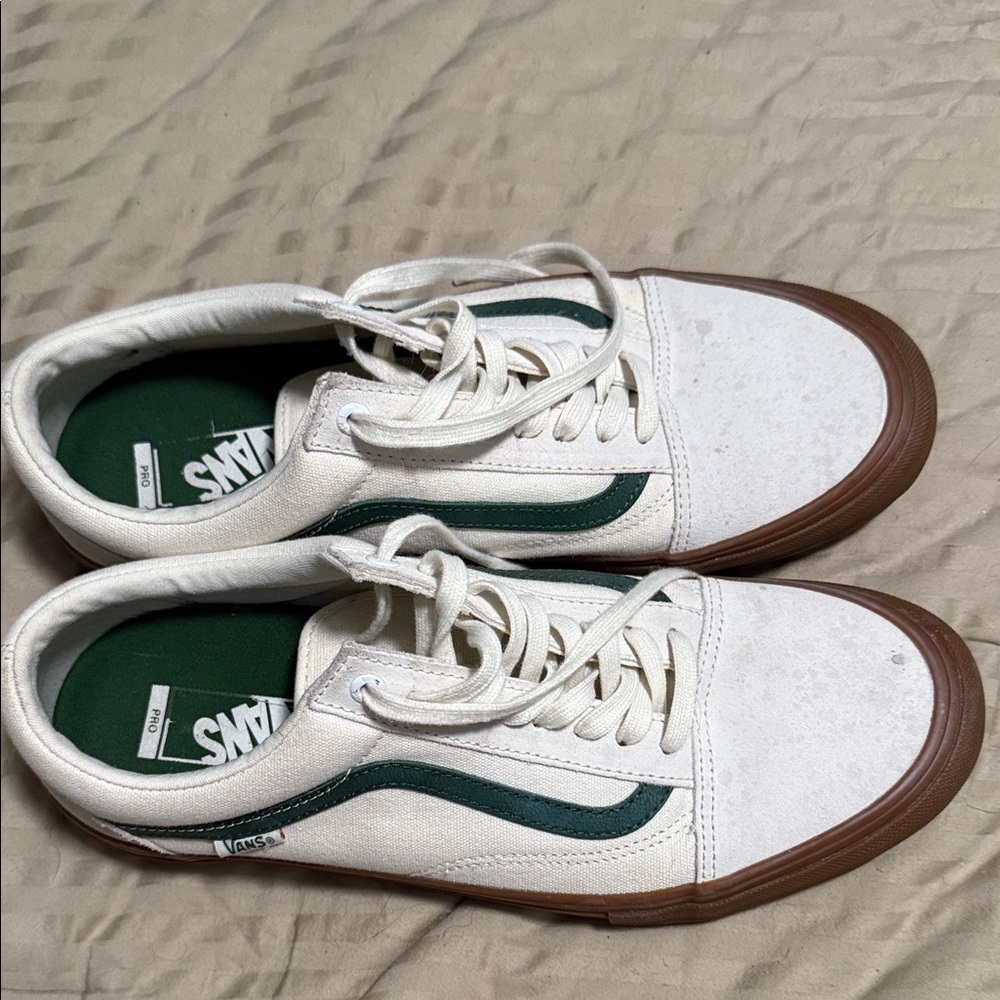 Vans White and Green Low-Top Sneakers - Picture 2 of 6